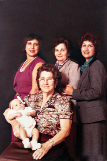5 generations of latina moms